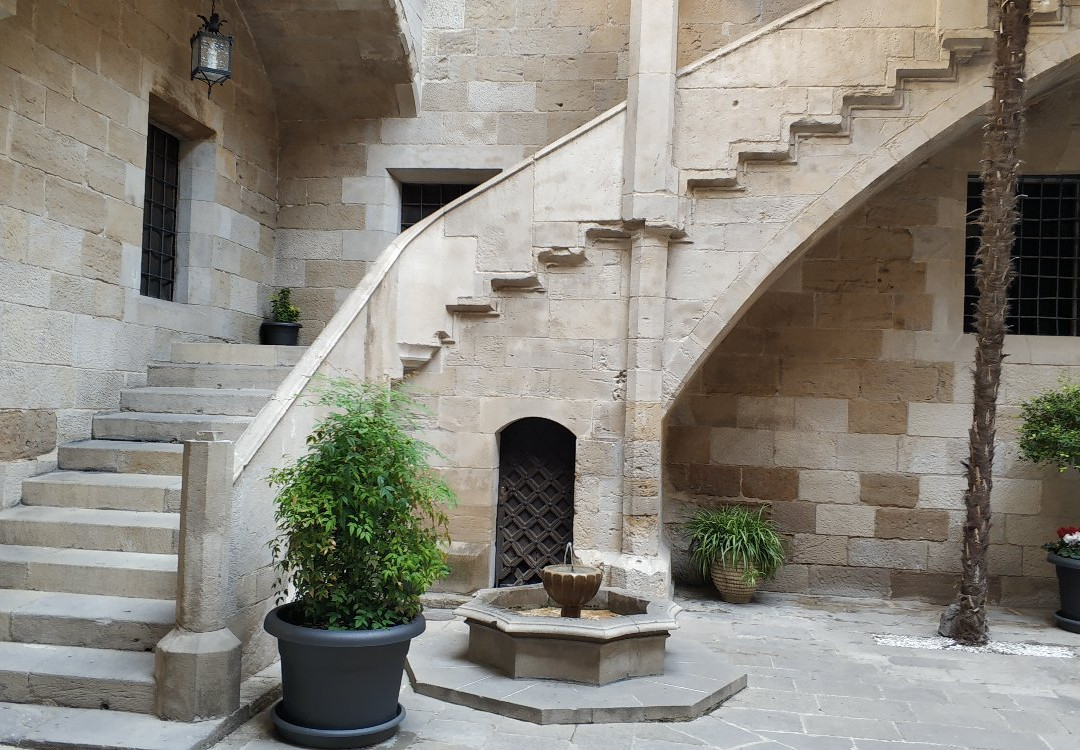 Antiguo Hospital de Santa Maria景点图片