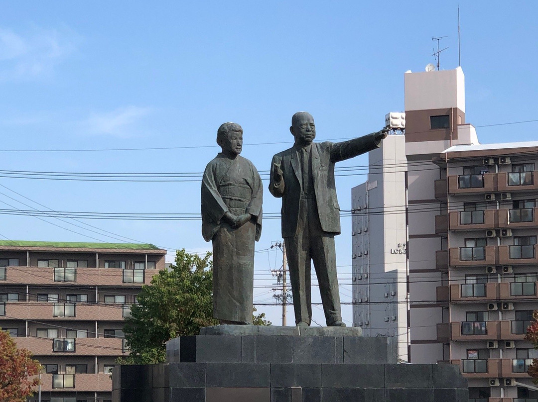 Ono Banboku Couple Bronze Statue景点图片