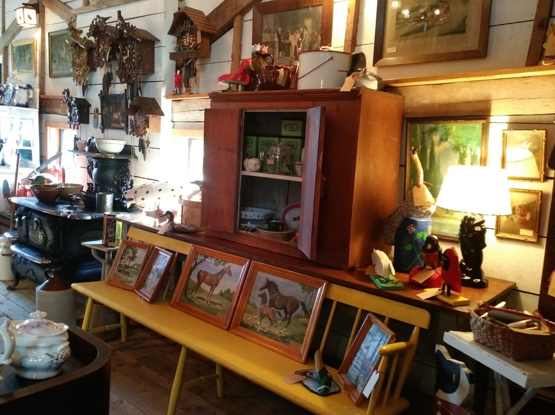 Yaciuk's Antiques, Clocks & Collectibles-Yarmouth必去景点