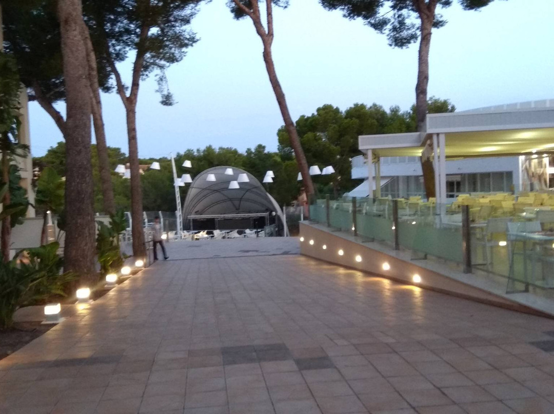 伊波罗之星卡拉巴尔卡俱乐部酒店主图