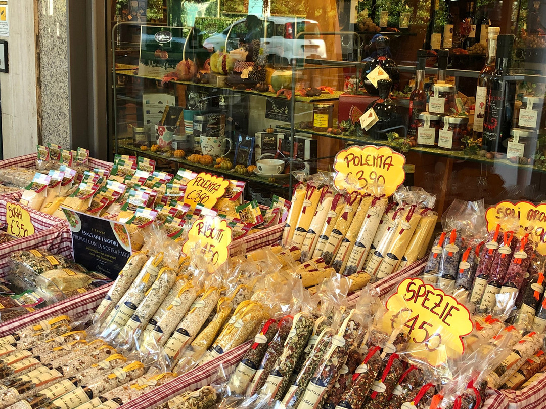 Viale delle Terme-阿巴诺泰尔梅必去景点