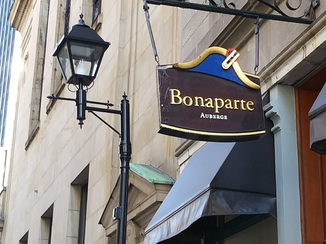 波拿巴特酒店主图