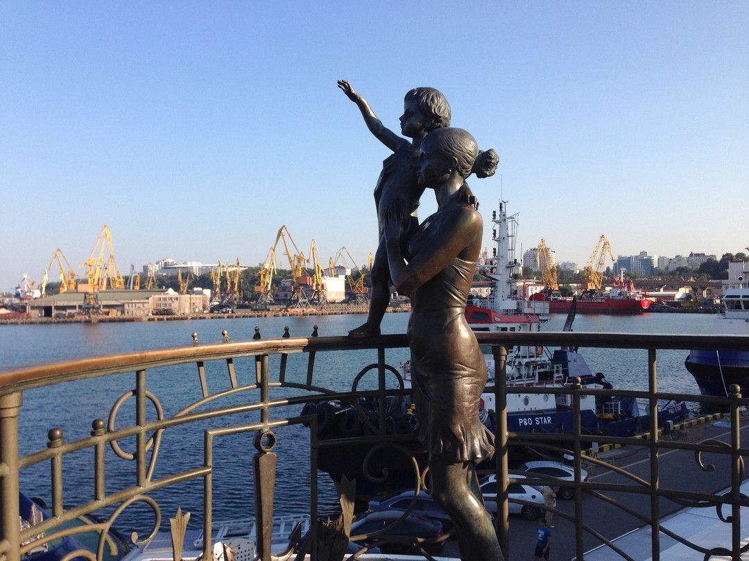 Sailor`s Wife Monument-敖德萨必去景点