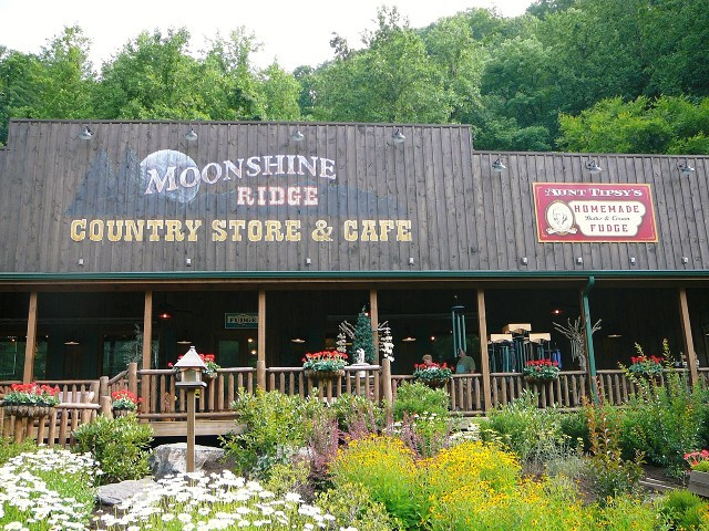 Moonshine Ridge Country Store & Cafe景点图片