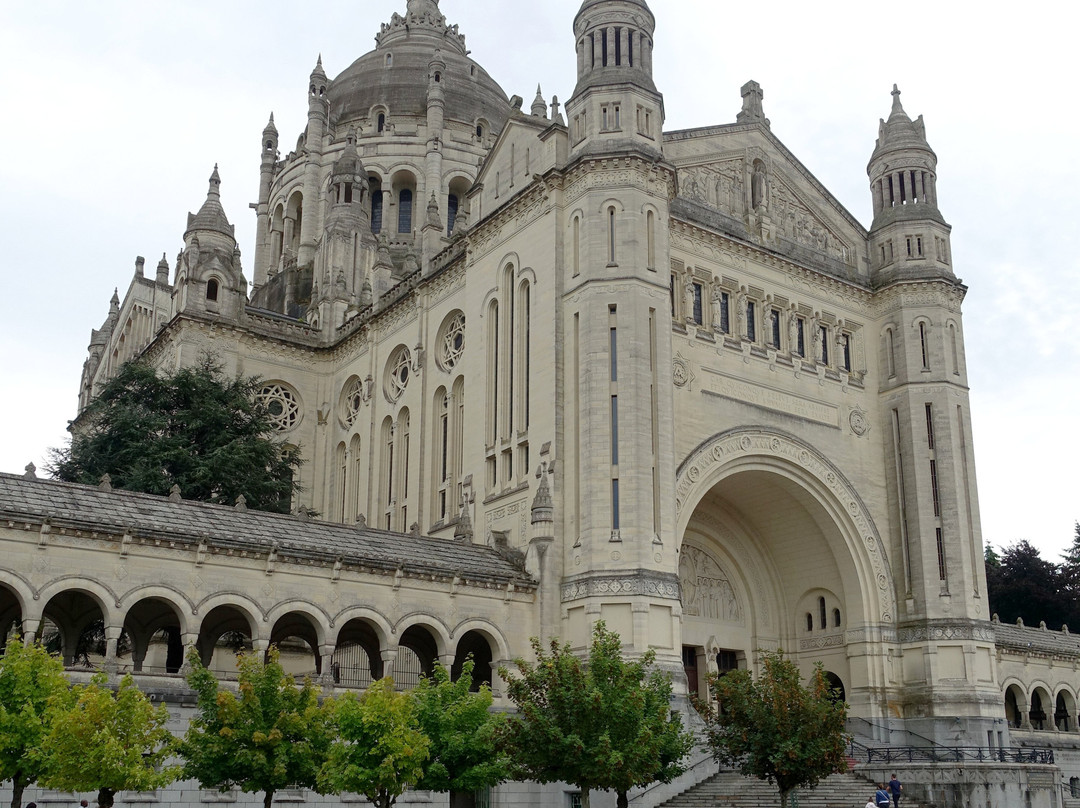 Sanctuaire Sainte Thérèse景点图片