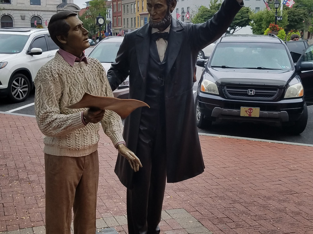 Lincoln Statue at Wills House-葛底斯堡必去景点