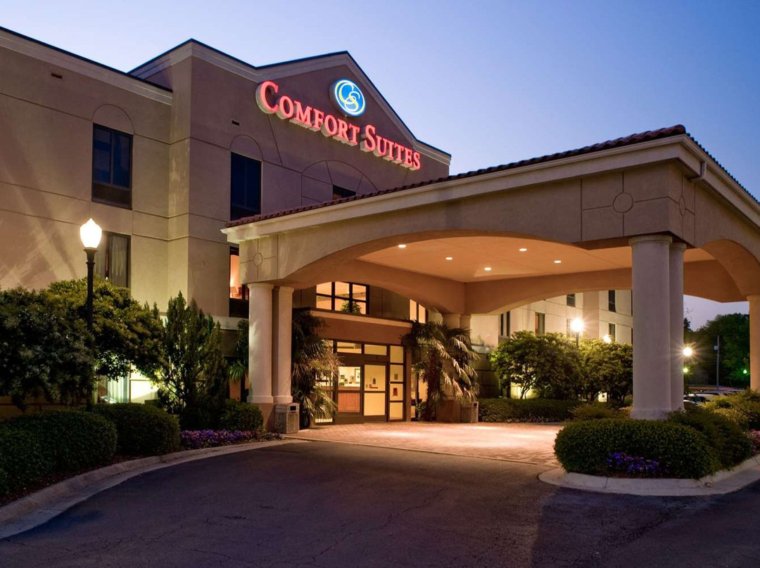 Russell Inn & Suites主图