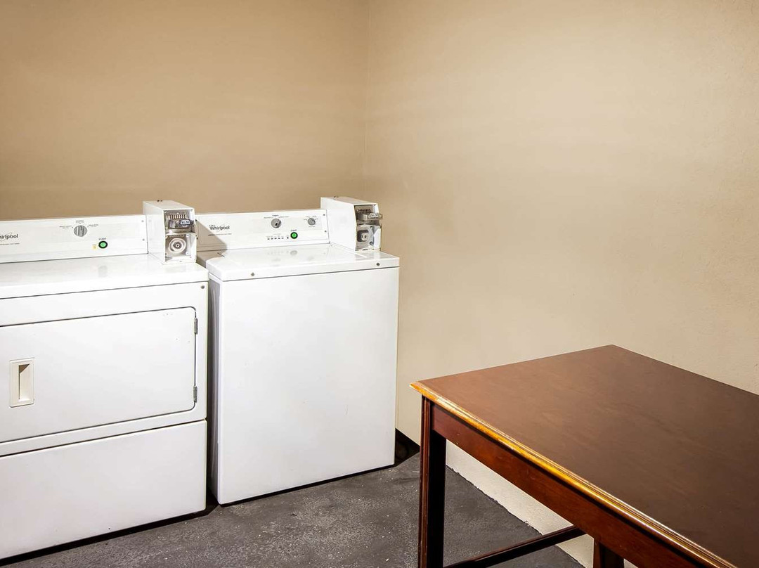 Days Inn by Wyndham Sulphur LA主图