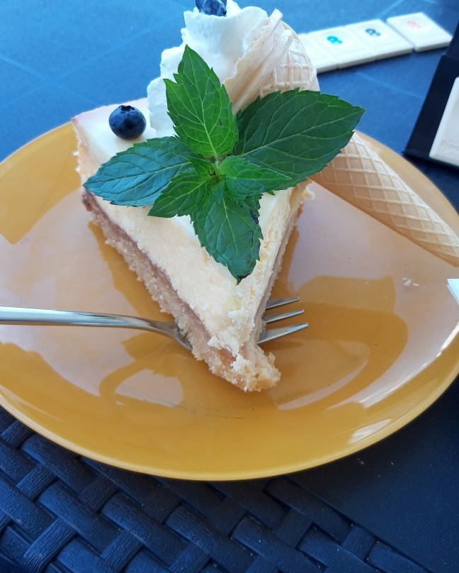 Marina Mielno with view on the lake主图