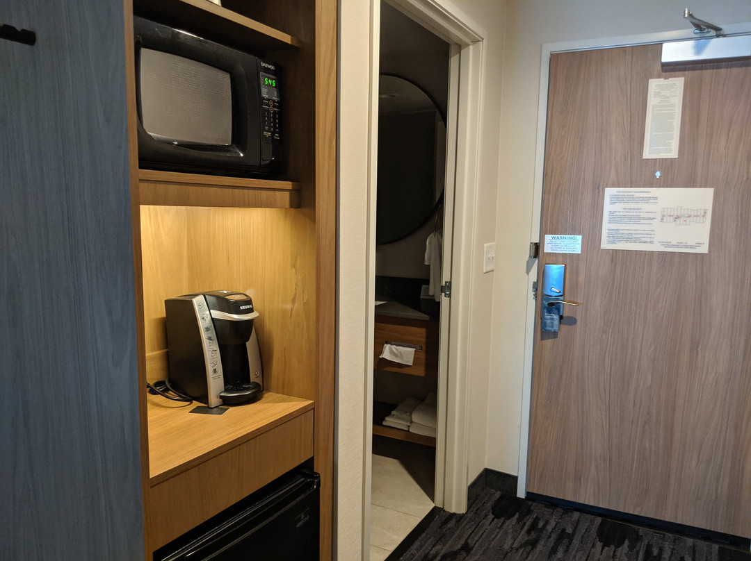 科默斯费尔菲尔德客栈&套房酒店主图