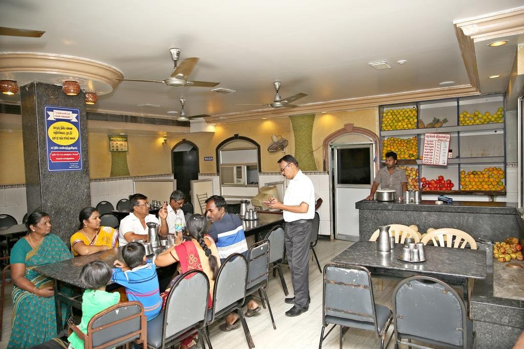 Valluvar Hotel主图