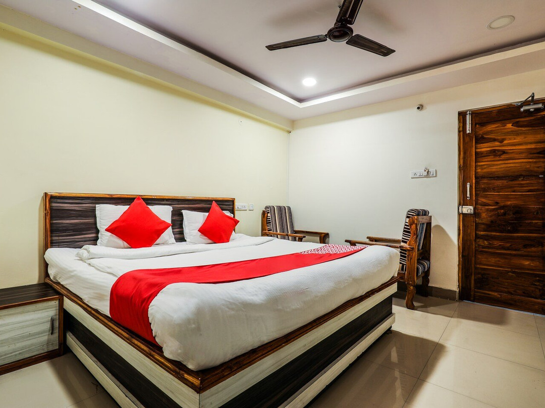 OYO Hotel Crystal主图