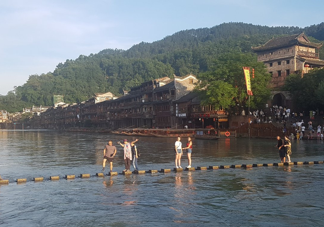 沱江跳岩景点图片