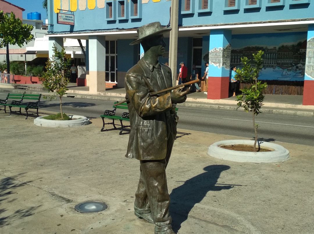 Estatua de Benny More景点图片