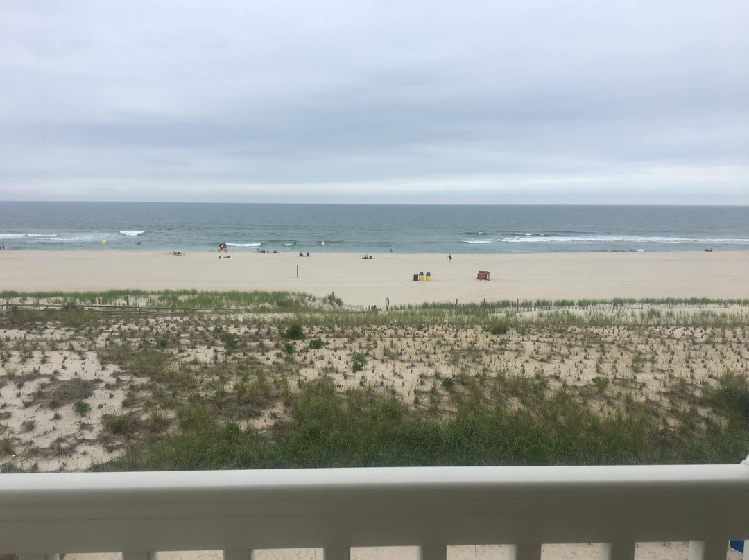 Drifting Sands Oceanfront Hotel主图