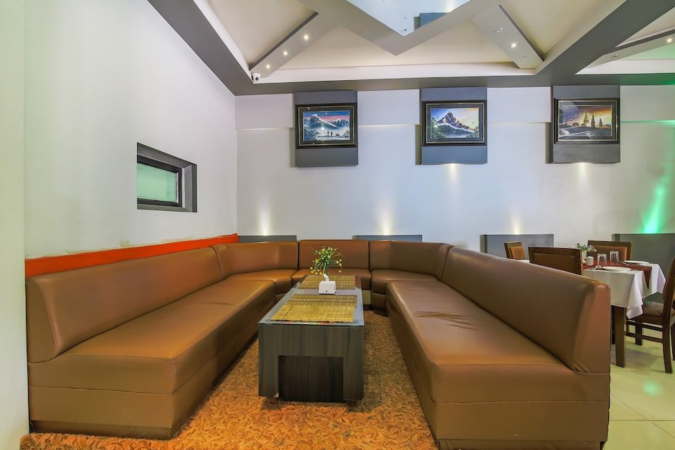 OYO 351 Hotel Everest International主图