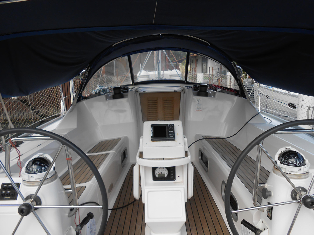 Delta Yacht Charter景点图片