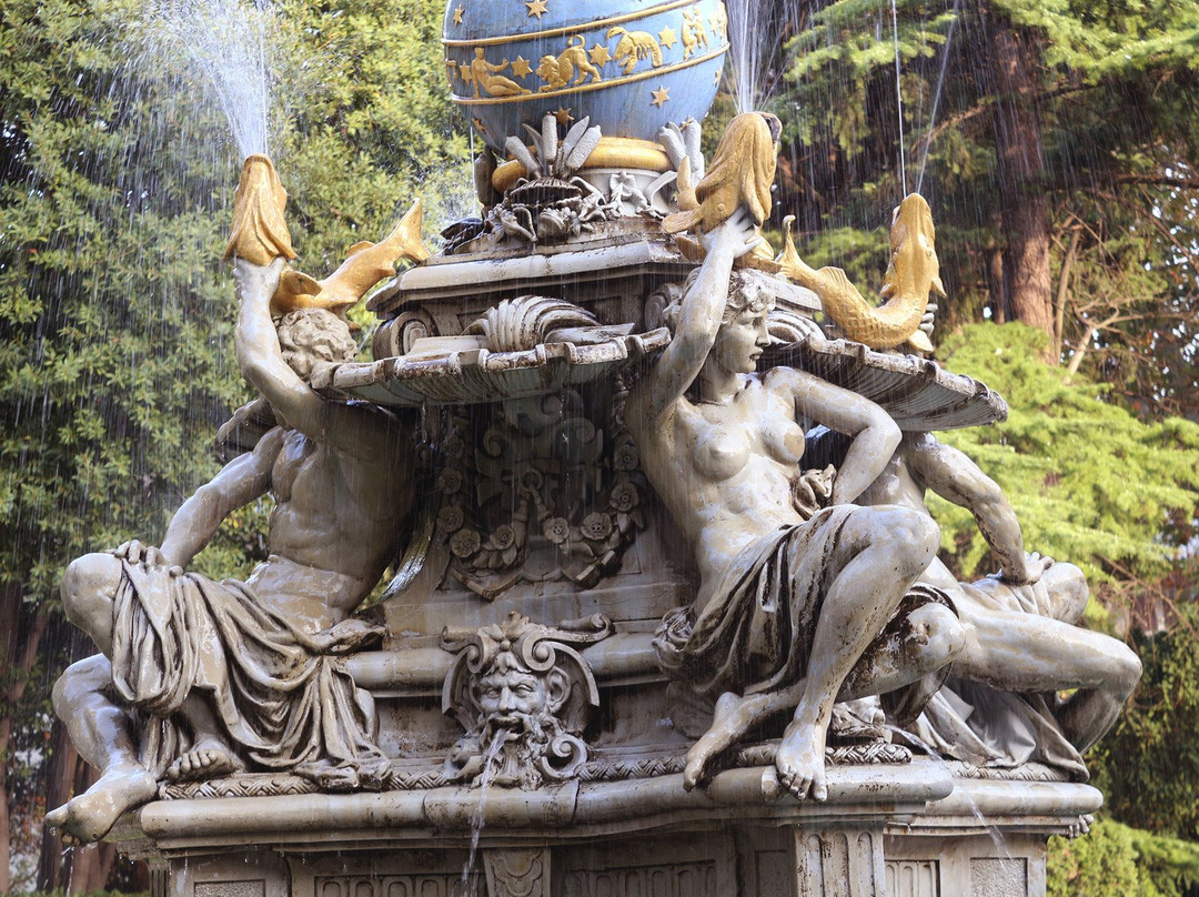Night Goddess Fountain