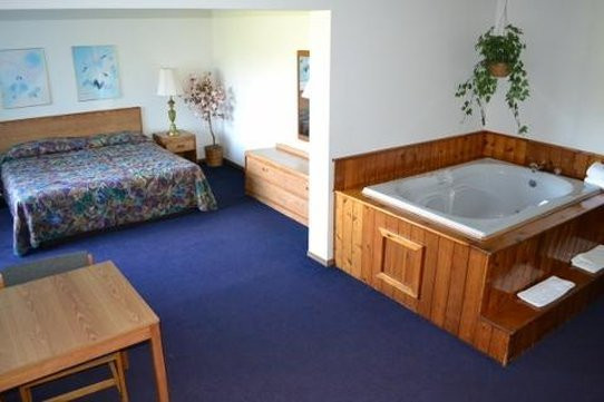 Sky Lodge Inn & Suites主图