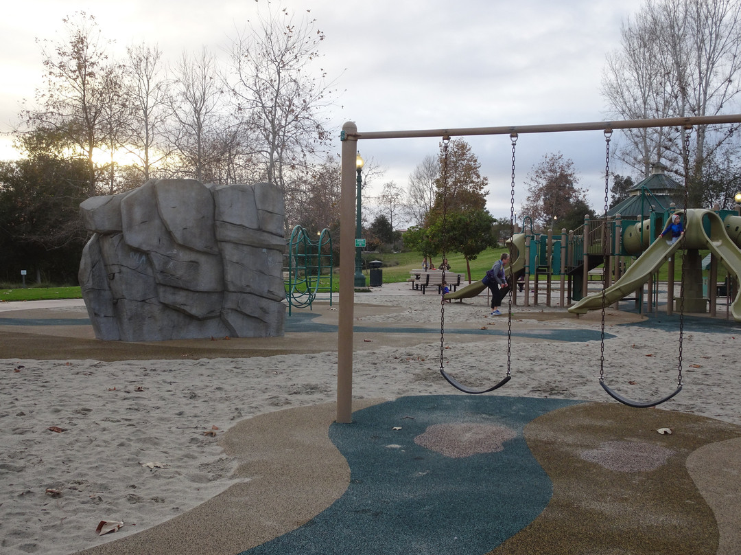 Cottonwood Creek Park-恩西尼塔斯必去景点