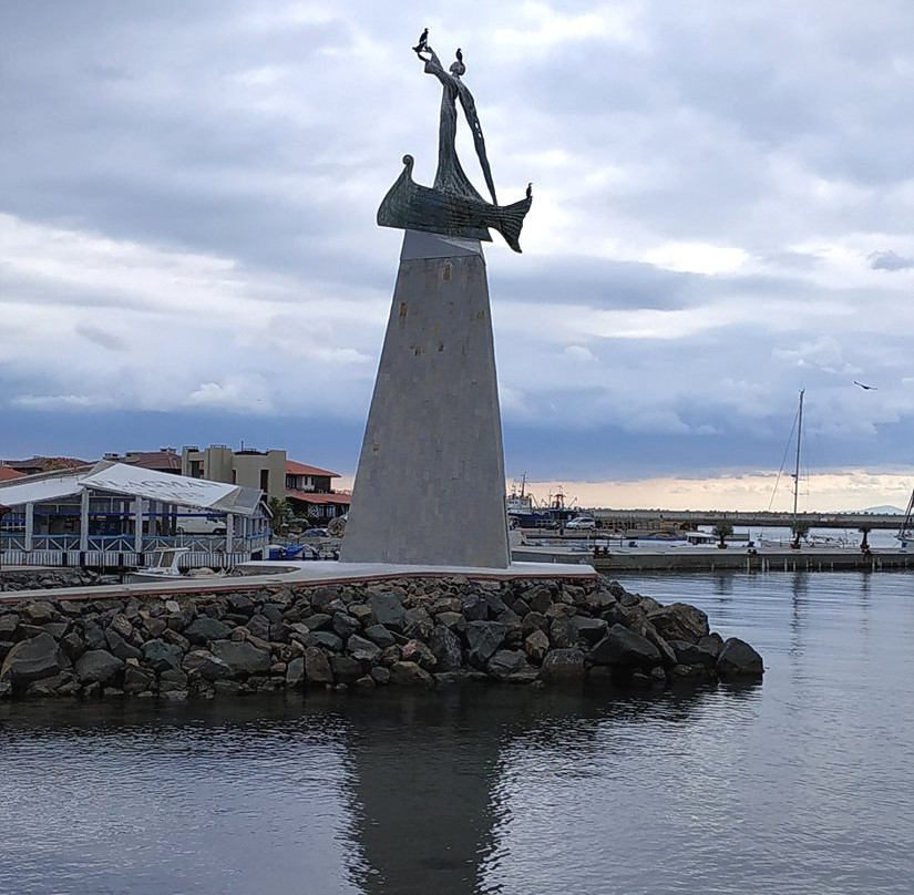 St. Nicolas Statue-内塞巴尔必去景点
