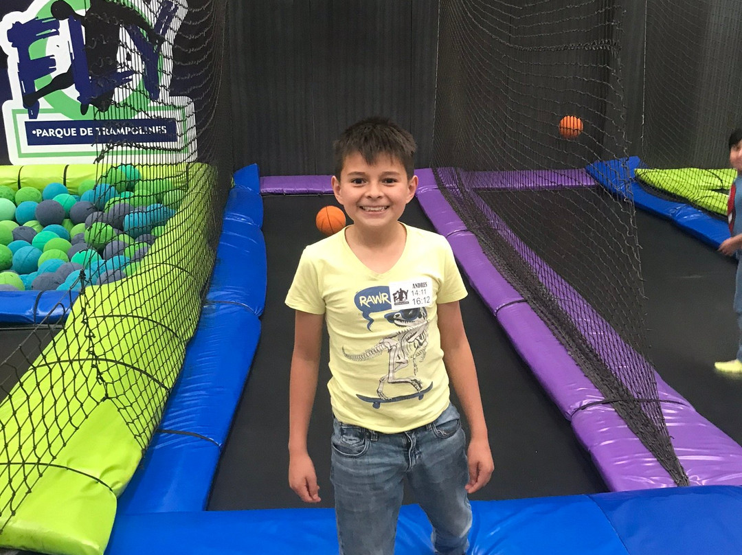 Fly Parque de Trampolines-Chia必去景点