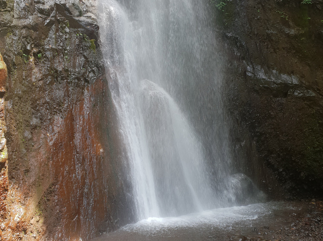 Yeh Mempeh Waterfall景点图片