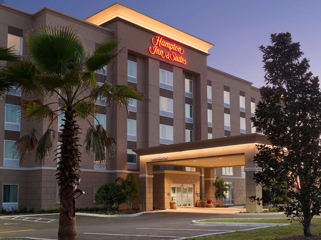 Hampton Inn & Suites Deland主图