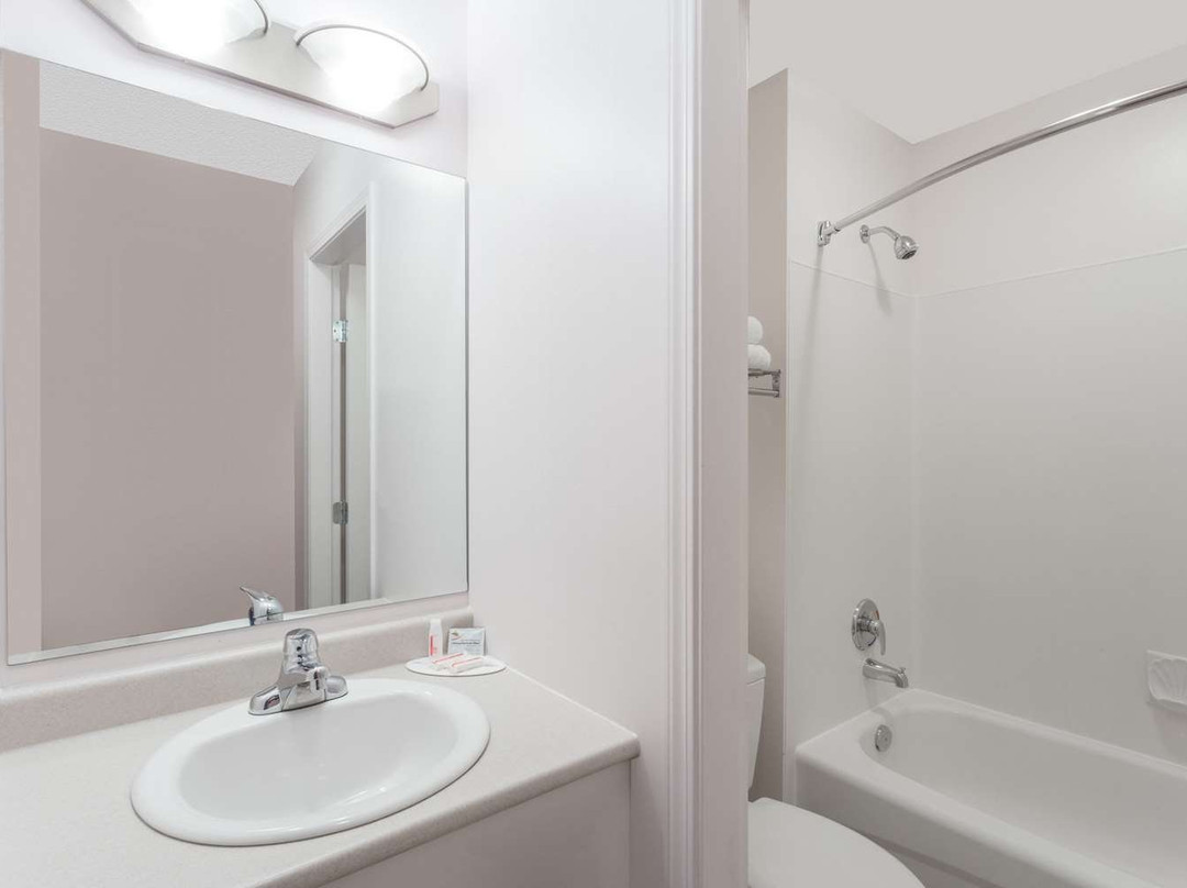 Super 8 By Wyndham Lake Country/winfield Area主图