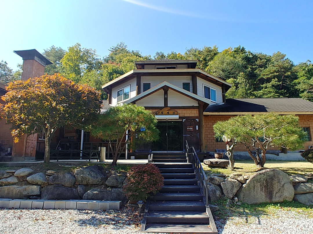 醴泉郡餐馆和美食-Earthen Wall