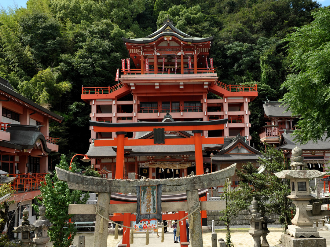 Kusadoinari Shrine景点图片