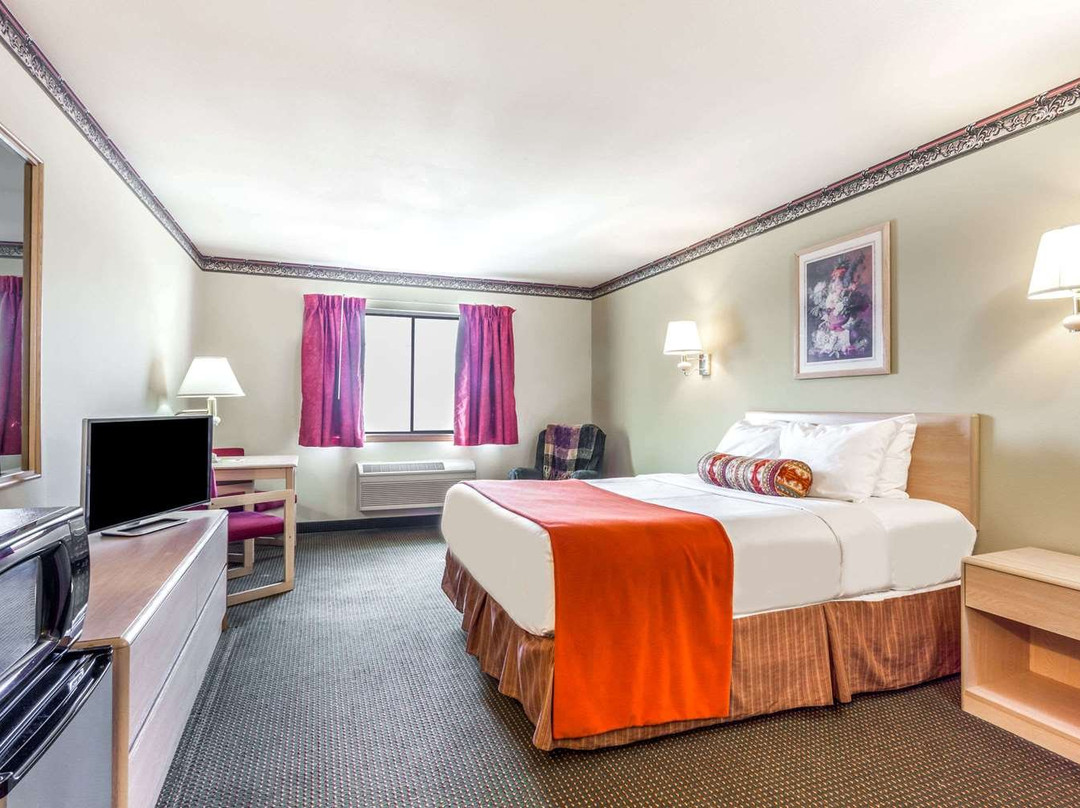 埃伦斯堡戴斯酒店主图