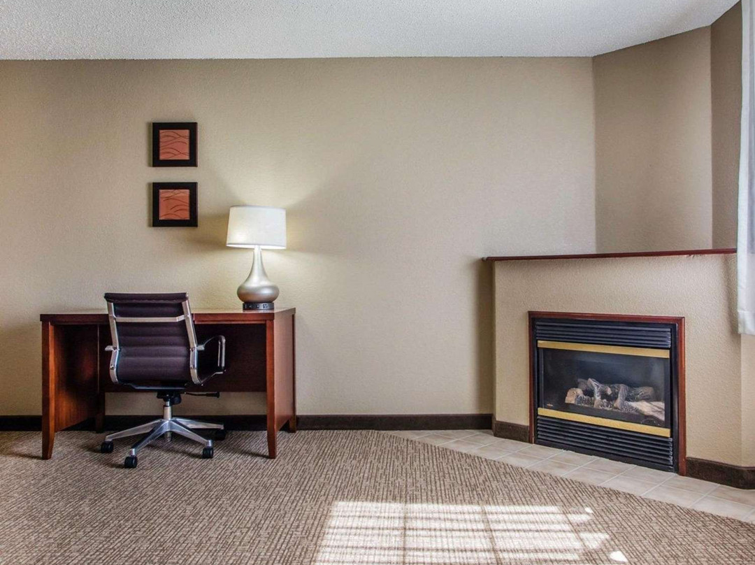 Comfort Inn Suites Jackson - West Bend主图