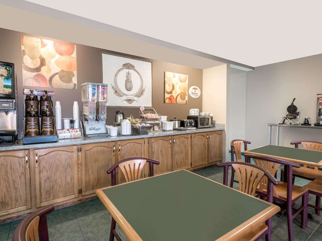 Super 8 by Wyndham Ottawa主图