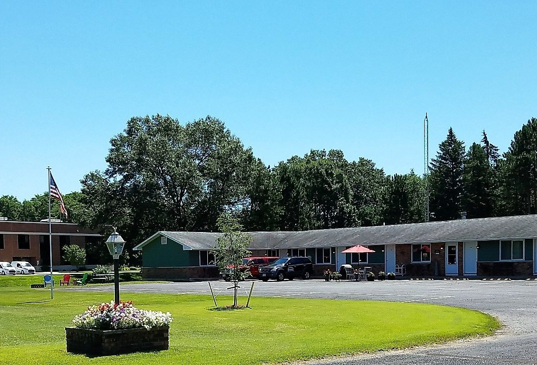 'tween The Lakes Motel主图