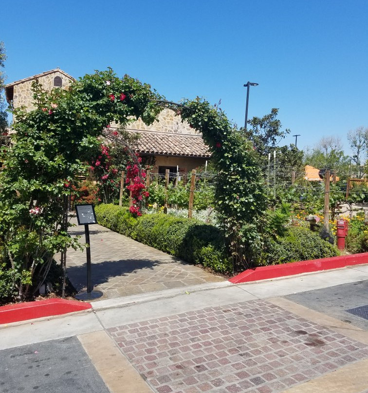 西湖村酒店主图