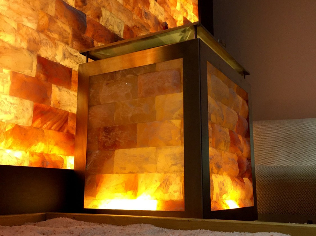 Frozen Natural Spa-萨卢佐必去景点