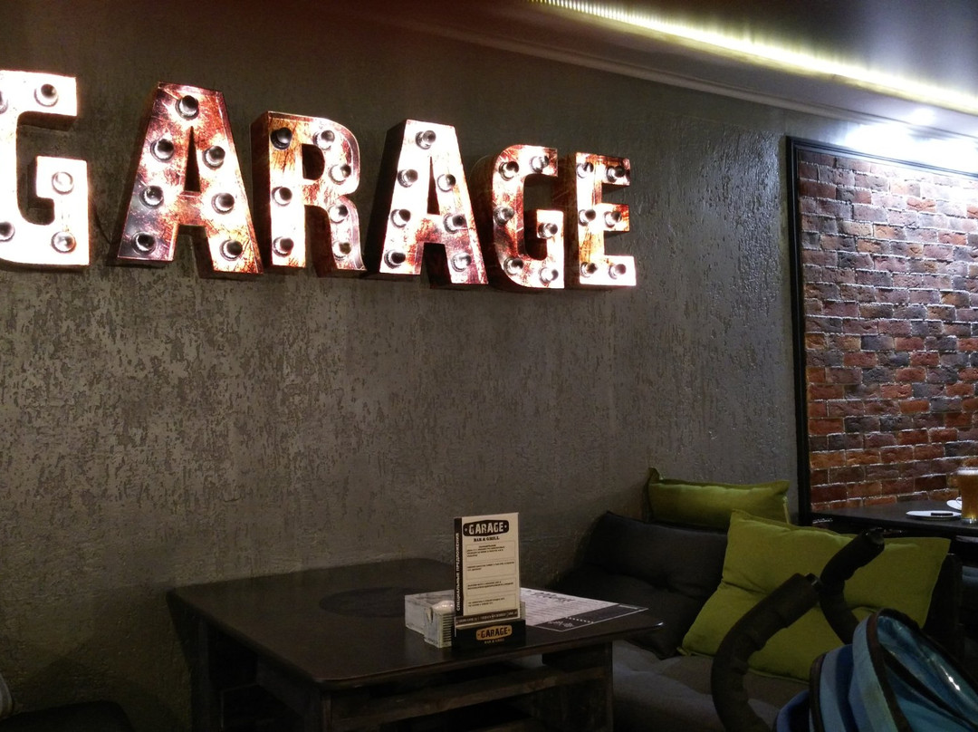 Garage Bar&Grill