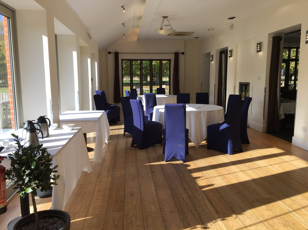 Hampton Court Palace Golf Club-泰晤士河畔金斯敦必去景点