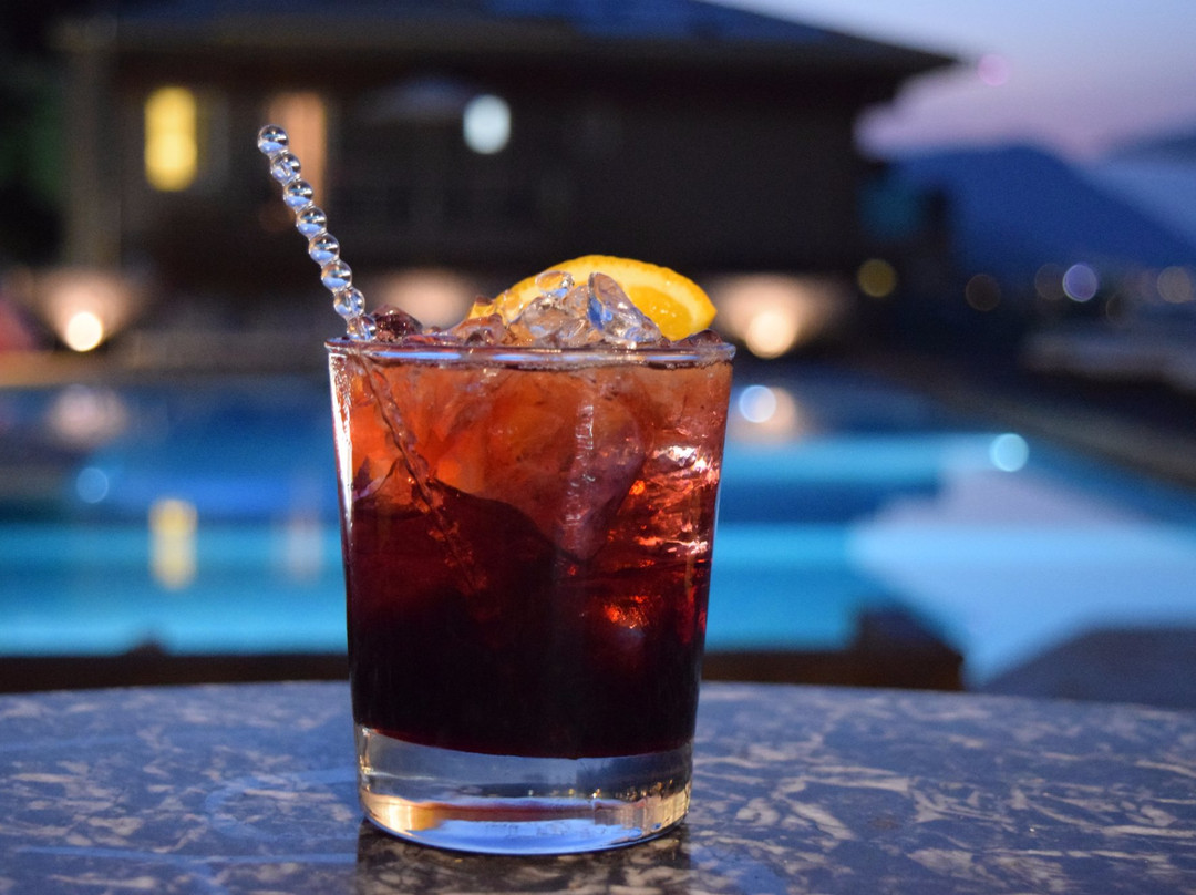 Serene Bar-Messonghi必去景点