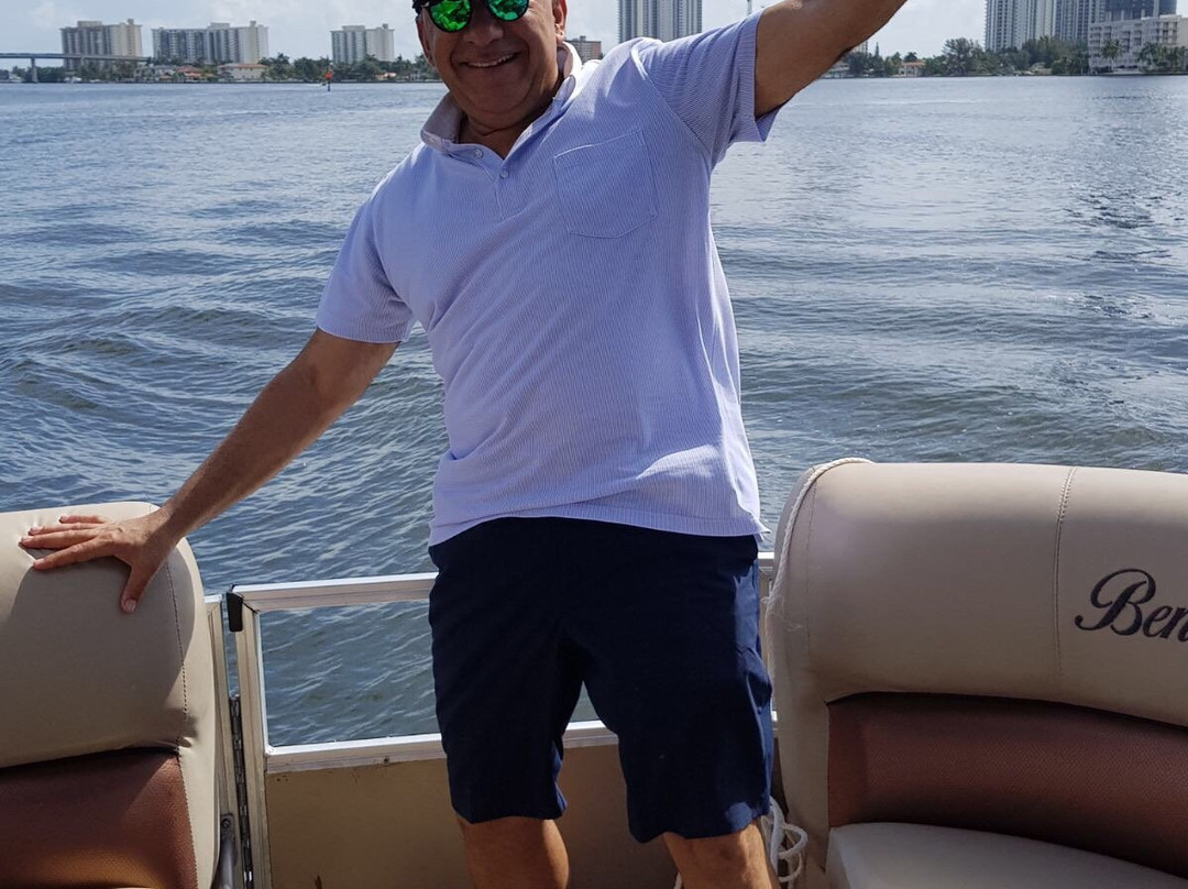 Miami Party Boat Rentals-阳光岛海滩必去景点