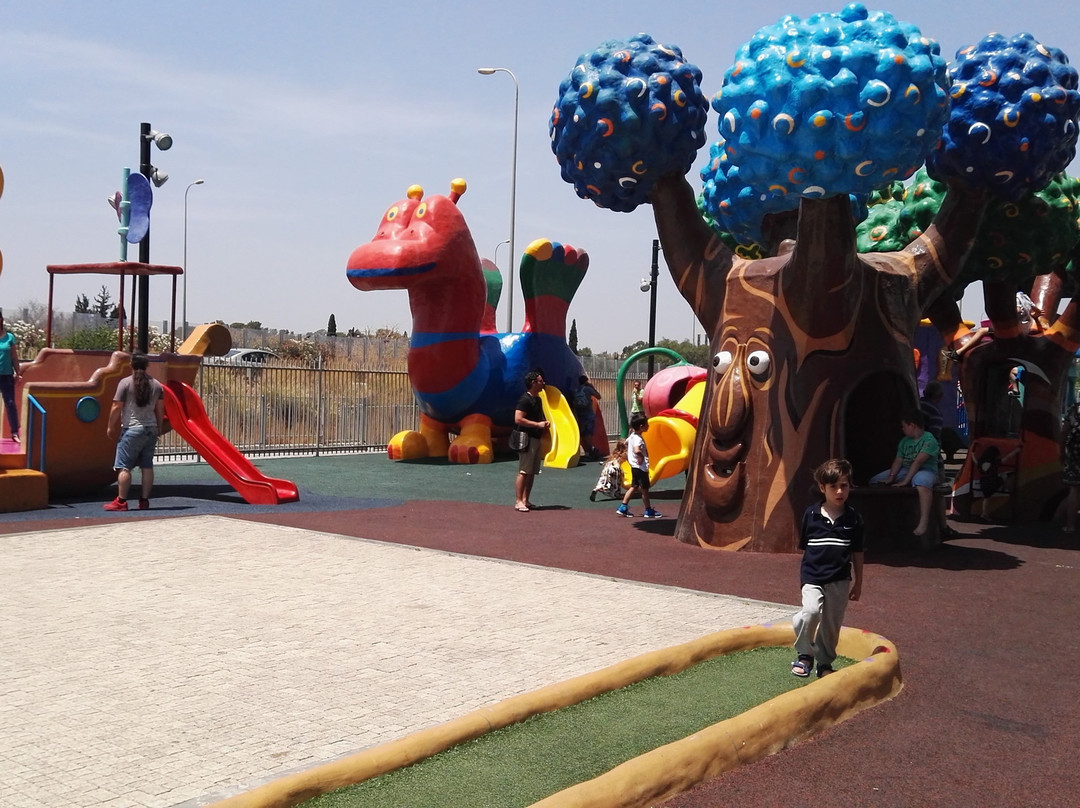 Oshiland Mall-Kefar Sava必去景点