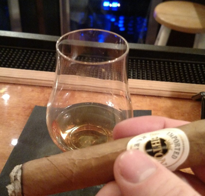 Ernesto's Cigar Lounge and Bar景点图片
