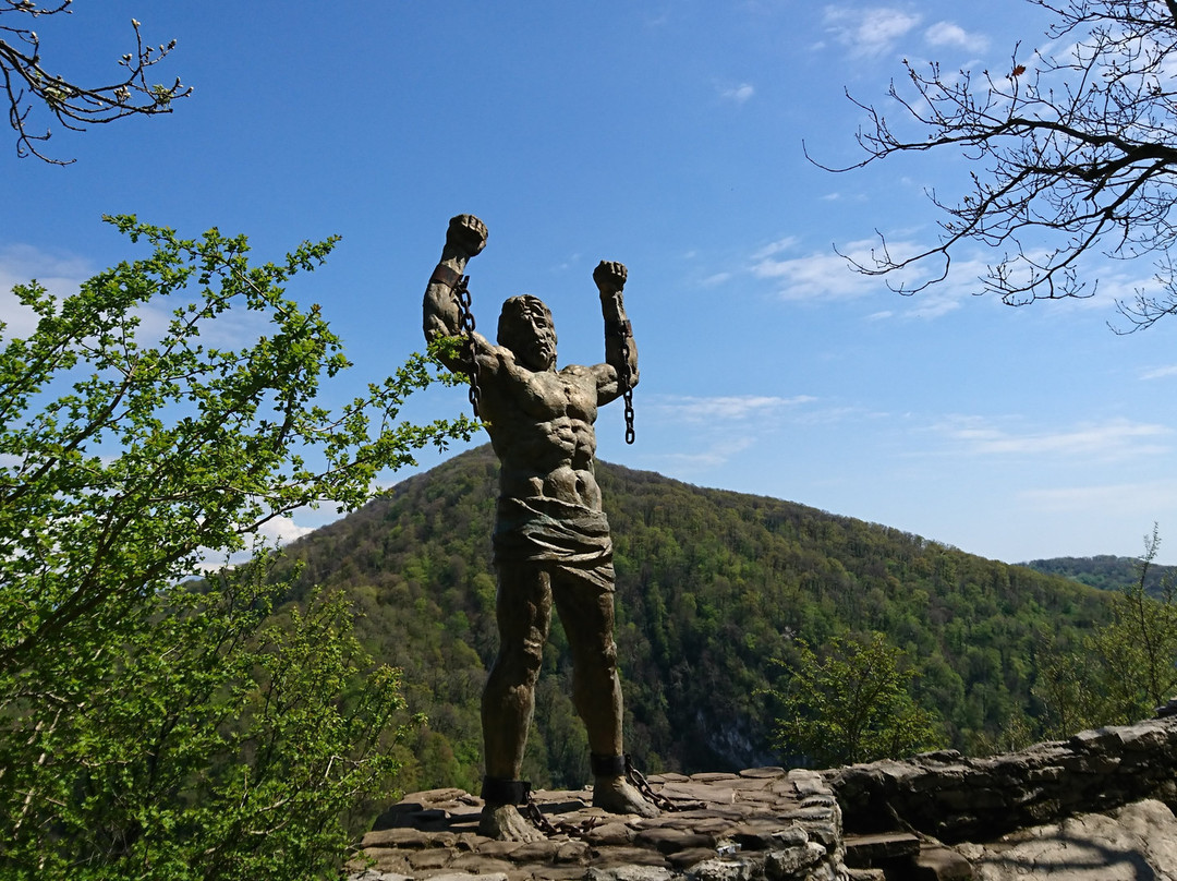 Krayevsko-Armyanskoye旅游景点-Monument to Prometheus