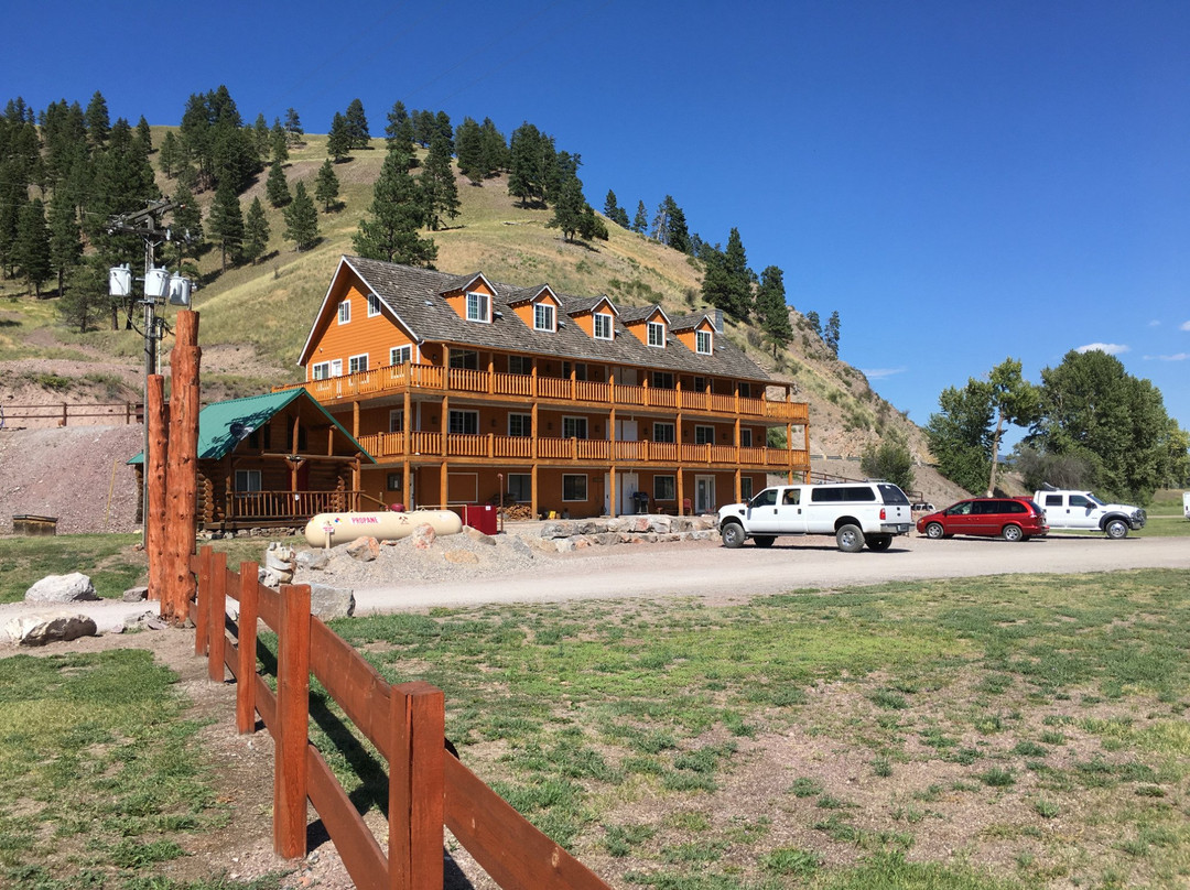 Bearmouth Chalet主图