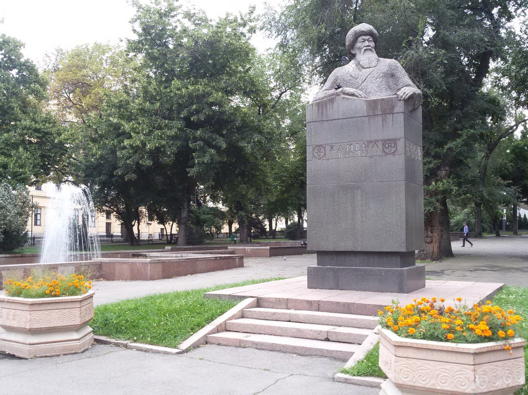 Monument Bust to Jambyl Jabayev景点图片