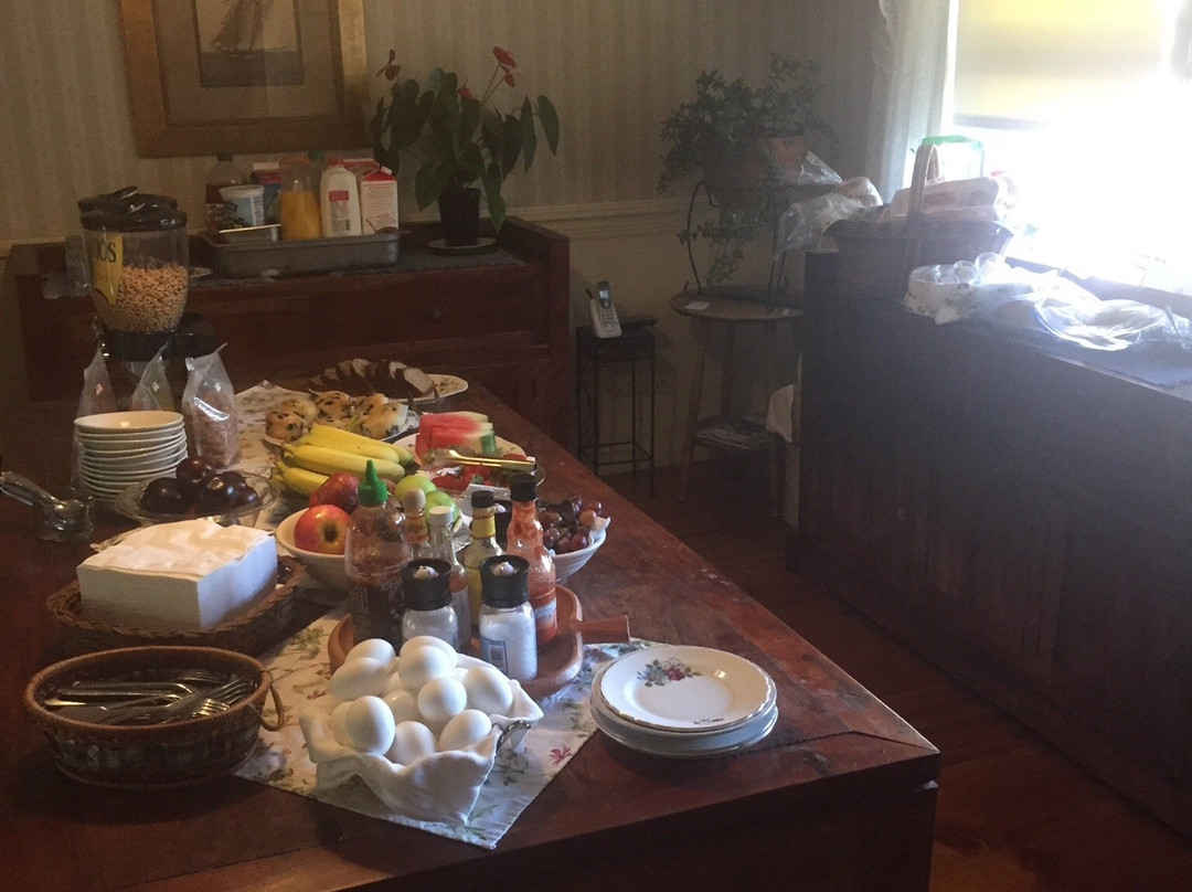 Hawk House Inn主图