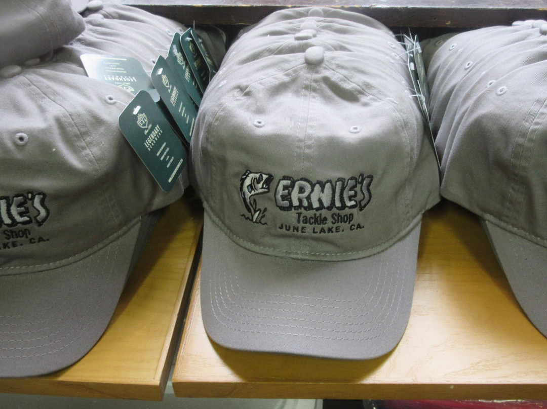 Ernie's Tackle & Ski Shop-六月湖必去景点