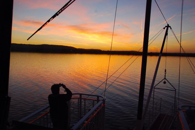 Pearl of the Lake Paddleboat-Lake City必去景点
