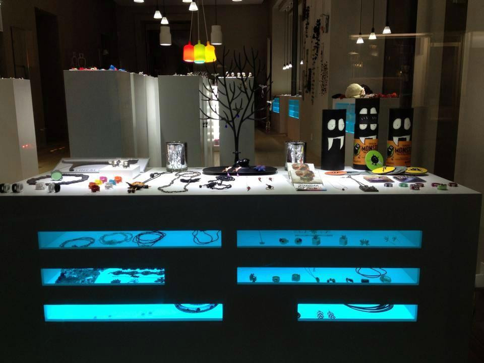Caractère, atelier galerie bijoux et objets contemporains-纳沙泰尔必去景点